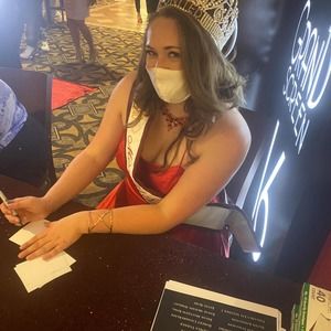 Meet your Posher, Emily